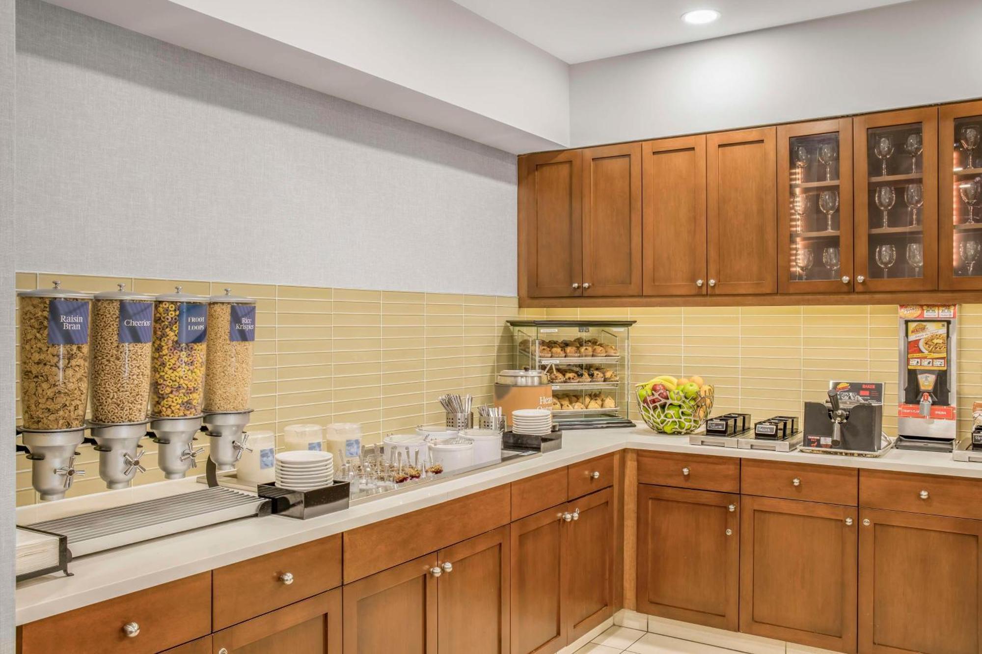 Homewood Suites By Hilton Winnipeg Airport - Polo Park Екстер'єр фото